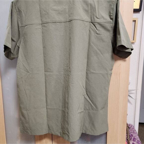 Mens small button up 32 degree cool shirt, NWT short sleeve - Picture 3 of 6